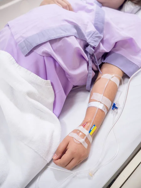 Close Saline Solution Hand Women Patient Pink Clothes Lying Hospital — Stockfoto