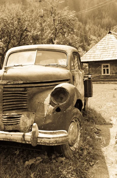 Old rusty vintage car — Stock Photo, Image