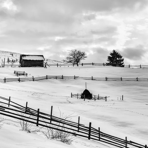 Maison individuelle au sommet de la montagne — Photo