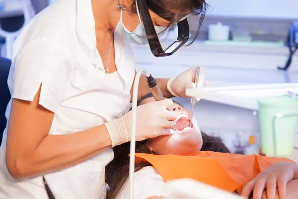 Female dentist working in her office — Stock Photo, Image