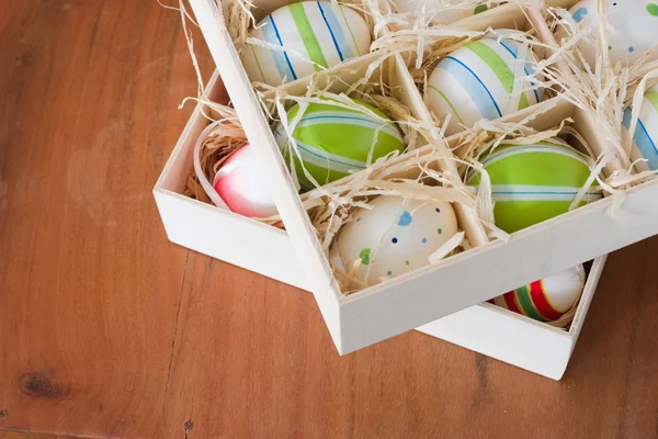 Caixa com ovos de Páscoa — Fotografia de Stock