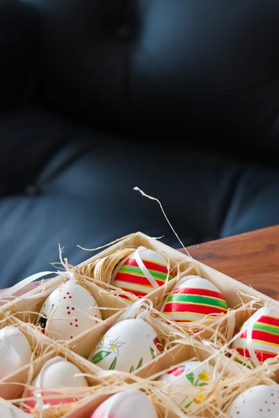 Box s velikonoční vajíčka — Stock fotografie