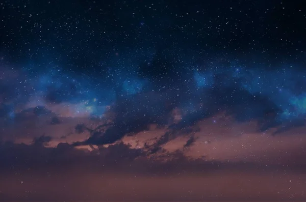 Sternenklare Nacht Blauer Himmel Nebel Auf Rosa Sonnenuntergang Aurora Borealis — Stockfoto