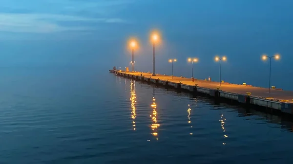 Noc Morze Port Ulica Latarnia Światło Niebieski Morze Woda Odbicie — Zdjęcie stockowe