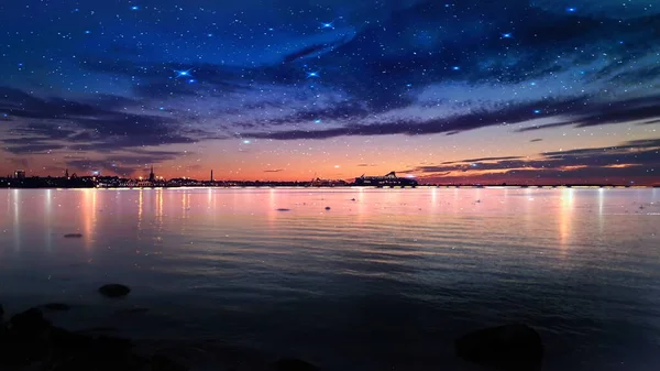 Jasná Modrá Hvězdná Noc Moři Výletní Loď Obzoru Tallinn Staré — Stock fotografie