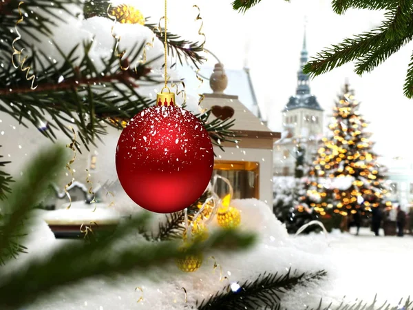 Árvore Natal Iluminada Inverno Noite Rua Medieval Cidade Luz Lanterna — Fotografia de Stock