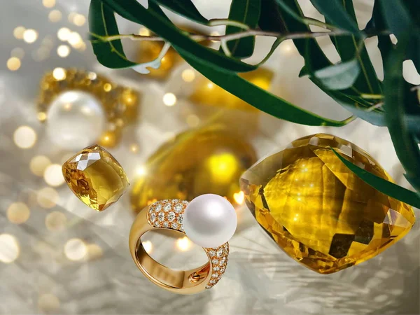 Jewelry Gold Ring Natural Yellow Citrine Gem Stone White Pearl — Stock Photo, Image
