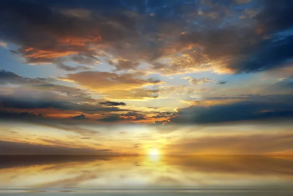 Regenbogen Dramatisch Rosa Sonnenuntergang Gelb Blau Bewölkt Dramatisch Blau Stürmisch — Stockfoto