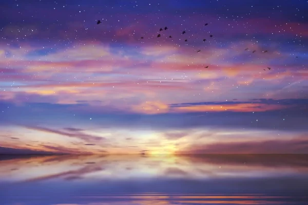 Зіркове Нічне Небо Блакитний Захід Сонця Рожеве Жовте Хмарне Небо — стокове фото