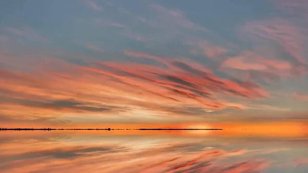 Χρυσό Ροζ Ηλιοβασίλεμα Στη Θάλασσα Χρυσό Αντανάκλαση Στο Νερό Κύμα — Φωτογραφία Αρχείου
