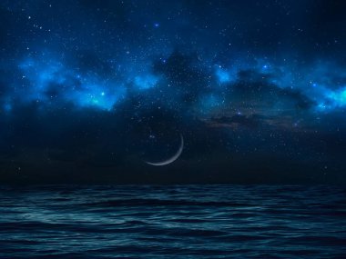 Bulutlu gece dramatik gökyüzü nebula yıldızlı gökyüzü büyük ay ve koyu mavi deniz suyu dalgası Auror Borealis arka plan fotokopi uzay şablonu