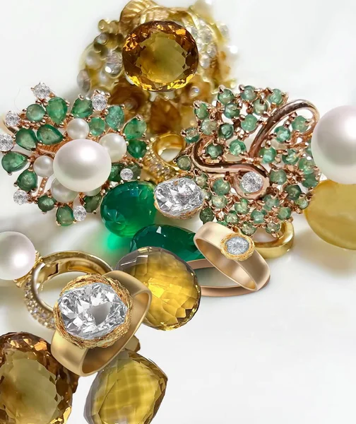 Jóias Verde Esmeralda Branco Pérola Diamante Cristal Amarelo Citrino Anéis — Fotografia de Stock
