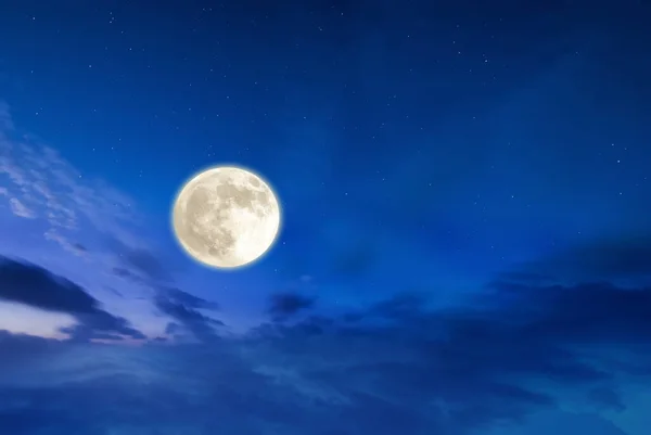 Lua Brilhante Céu Azul Nublado Atmosfera Fundo Previsão Meteorológica — Fotografia de Stock