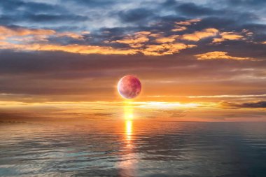 Güneş batarken gün batımında pembe sarı deniz ışığında güneş ışığı yansıması dramatik mavi turuncu gökyüzü doğa yaz arkaplanı