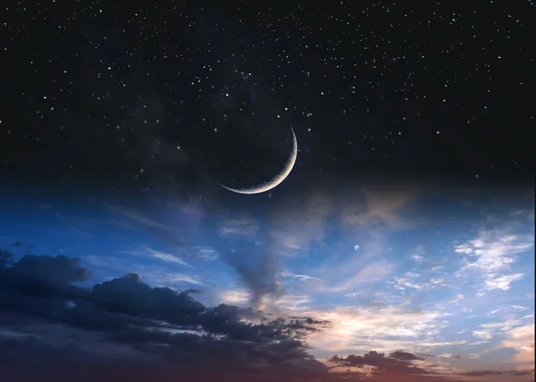 Mond Den Händen Vor Blauem Bewölkten Himmel Halten Friedenskonzept Natire — Stockfoto