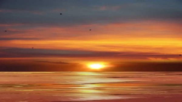 Драматичні Хмари Заходу Сонця Небі Рожево Оранжево Жовте Синє Відображення — стокове фото