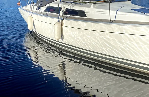 Yahts Barco Frente Porto Reflexão Sobre Água Mar Marina Yahts — Fotografia de Stock