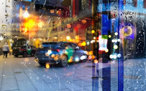 Regen Fällt Auf Hausfenster Regnerischer Abend Stadt Straße Verkehr Auto — Stockfoto