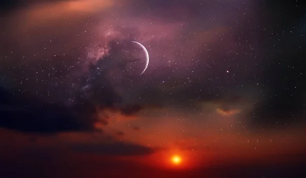 Orange Sonnenuntergang Und Mond Auf Lila Blau Sternenklare Nacht Dramatische — Stockfoto