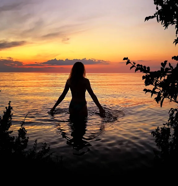 Romantic Young Woman Silhouette Hand Trying Touching Sun Orange Sunset — Stock Photo, Image