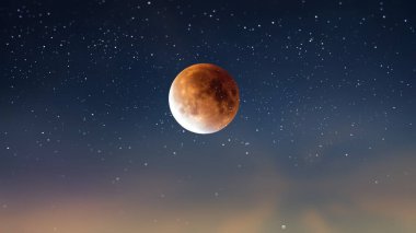 Yıldızlı gökyüzünde büyük süper ay gece deniz manzarası