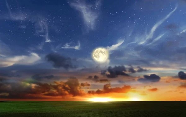 Sunset Wild Field Sun Moon Rise Starry Cloudy Sky Green — Stock Fotó