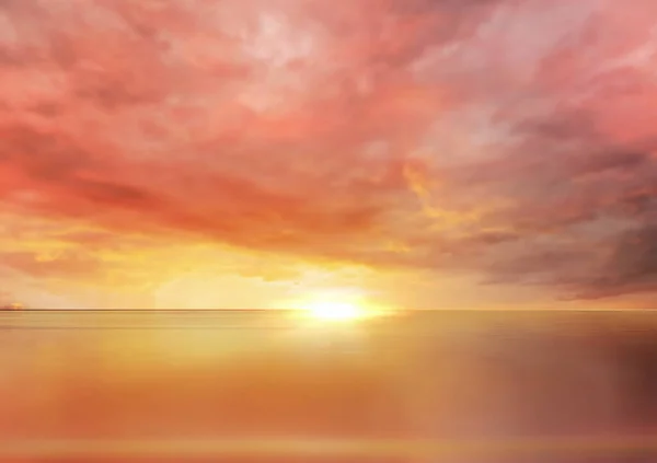 Romantic Pink Sunset Sea Yellow Cloudy Sky Sun Light Reflection — Fotografia de Stock