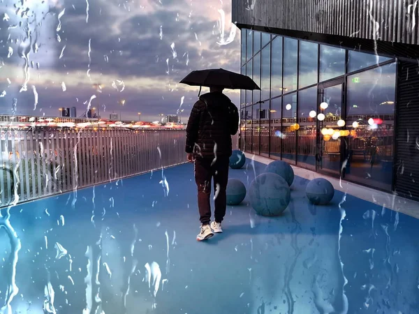 Man Umbrella Evening Promenade Modern Buildings Window Blurred Light Reflection — Stok fotoğraf