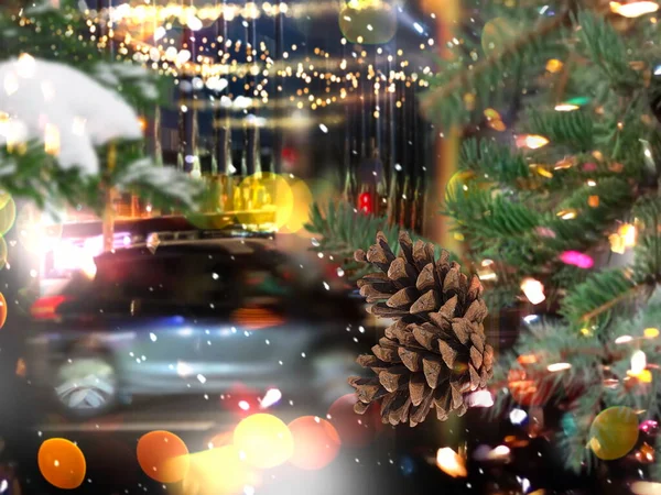 Праздничная Ночь Города Рождественская Елка Вид Улицу Ночью Городской Автомобиль — стоковое фото
