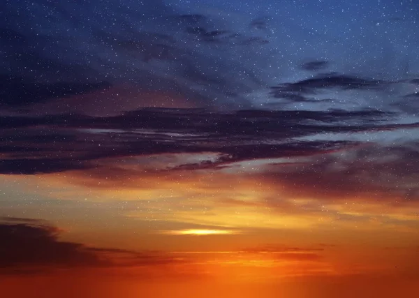 Звездное Небо Звезды Падение Оранжевый Закат Вселенная Летняя Ночь Облачно — стоковое фото