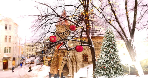Hiver Dans Vieille Ville Tallinn Tour Médiévale Avec Toit Rouge — Photo