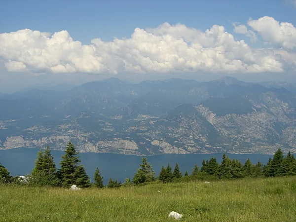 Widok na jezioro Garda — Zdjęcie stockowe