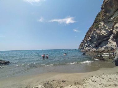 İtalya 'nın Ischia Adası' ndaki Saint Francesco plajı.