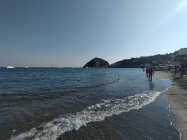 Maronti plaj manzaralı Ischia Adası, İtalya