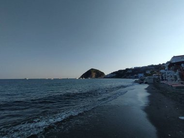 Maronti plaj manzaralı Ischia Adası, İtalya