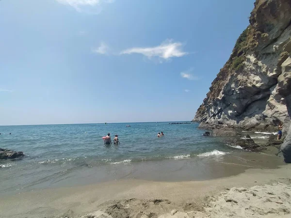 İtalya 'nın Ischia Adası' ndaki Saint Francesco plajı.