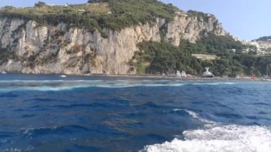Napoli 'deki Capri Adası' na