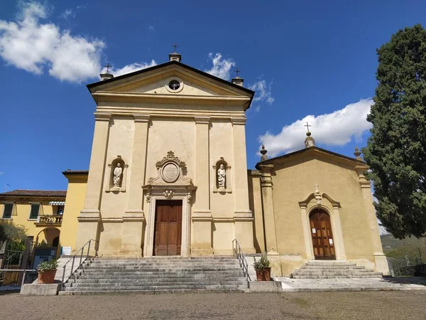 Church Santi Pietro Paolo Apostoli — Photo