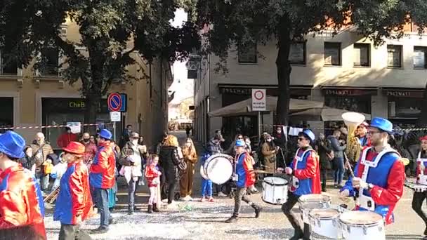 Verona Italia Febrero 2022 Desfile Carros Máscaras Durante Carnaval Ciudad — Vídeos de Stock