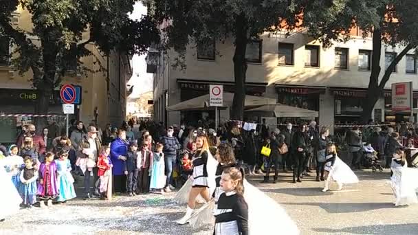 Verona Włochy Luty 2022 Rydwany Maski Paradują Podczas Karnawału Weronie — Wideo stockowe
