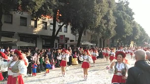 Βέρονα Ιταλια Φεβρουαριοσ 2022 Παρέλαση Αρμάτων Και Μασκών Κατά Διάρκεια — Αρχείο Βίντεο