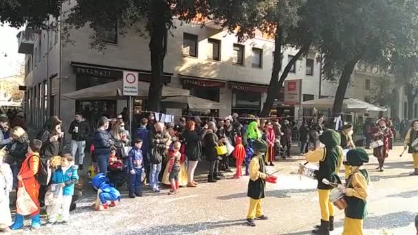 Verona Italië Februari 2022 Wagens Maskers Parade Tijdens Carnaval Van — Stockvideo