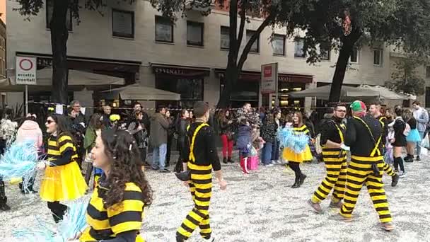 Verona Italien Februar 2022 Parade Von Wagen Und Masken Während — Stockvideo