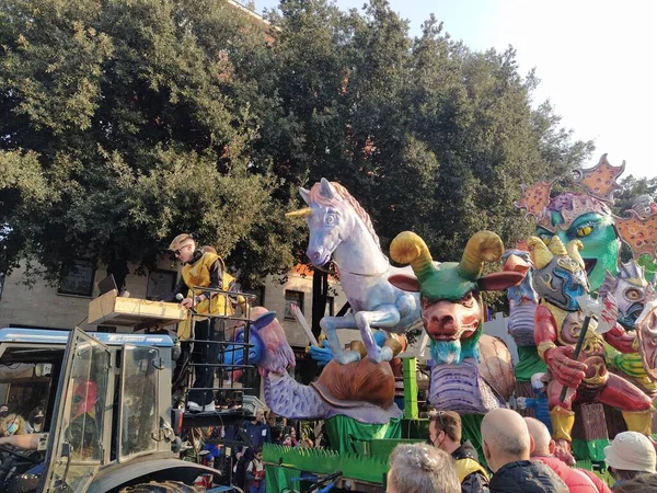 Verona Italia Febrero 2022 Desfile Carros Máscaras Durante Carnaval Ciudad — Foto de Stock