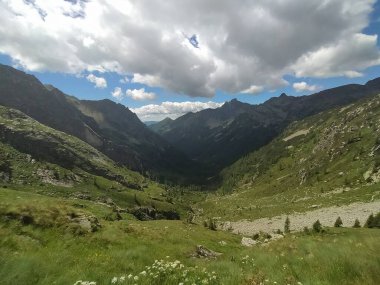 Cima dAsta, İtalya 'nın Trentino eyaletinin doğu kesimindeki Fiemme Dağları' nın en yüksek dağıdır.