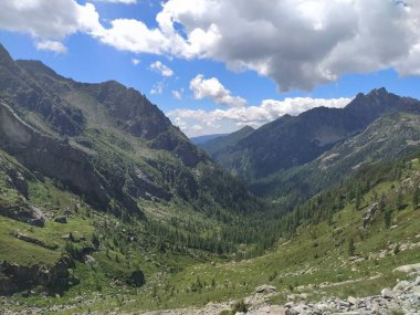 Cima dAsta, İtalya 'nın Trentino eyaletinin doğu kesimindeki Fiemme Dağları' nın en yüksek dağıdır.