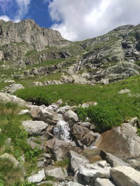 Cima dAsta, İtalya 'nın Trentino eyaletinin doğu kesimindeki Fiemme Dağları' nın en yüksek dağıdır.