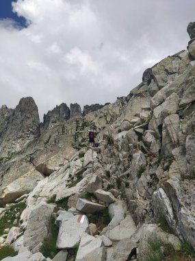 Cima dAsta, İtalya 'nın Trentino eyaletinin doğu kesimindeki Fiemme Dağları' nın en yüksek dağıdır.