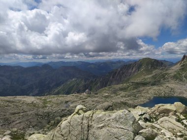 Cima dAsta, İtalya 'nın Trentino eyaletinin doğu kesimindeki Fiemme Dağları' nın en yüksek dağıdır.