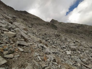 Cima dAsta, İtalya 'nın Trentino eyaletinin doğu kesimindeki Fiemme Dağları' nın en yüksek dağıdır.